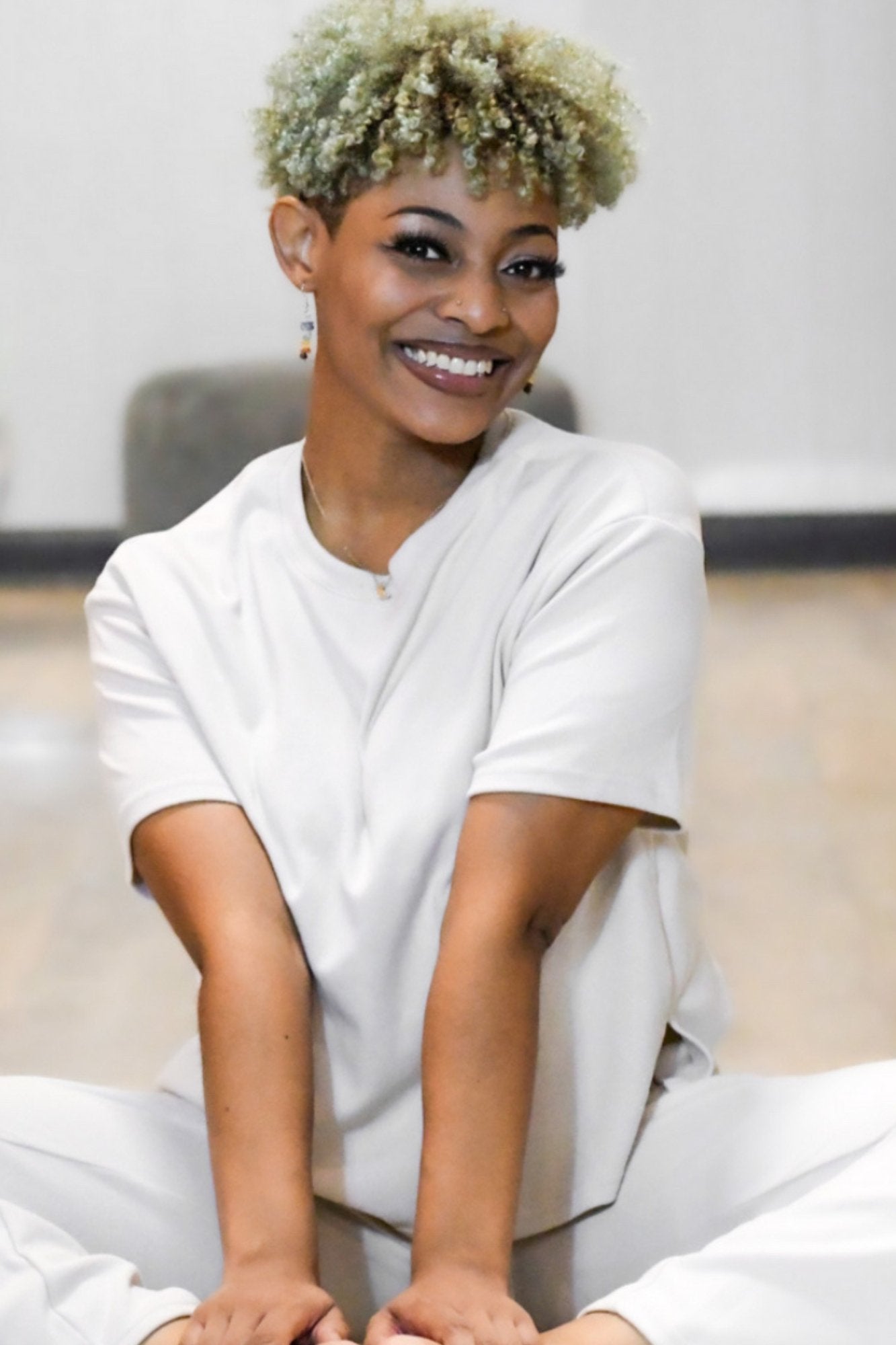 Woman wearing a soft two-piece loungewear set with a relaxed-fit top and high-waisted leggings. Comfortable and stylish everyday outfit perfect for lounging, travel, or running errands.